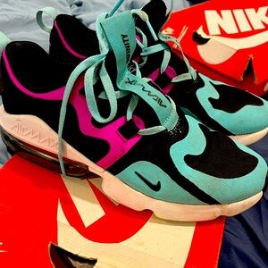 Nike Air Max Infinity (GS) 5.5y